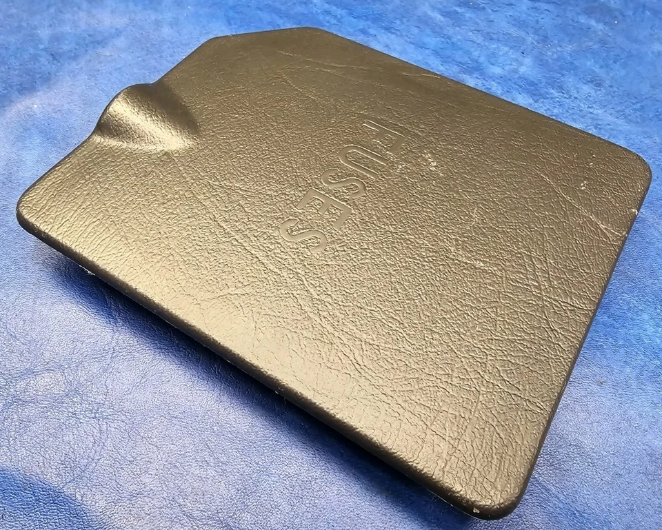 Chevrolet Monte Carlo 1995-1999 Lumina tablero fusible cubierta gris Foto 3 de 4