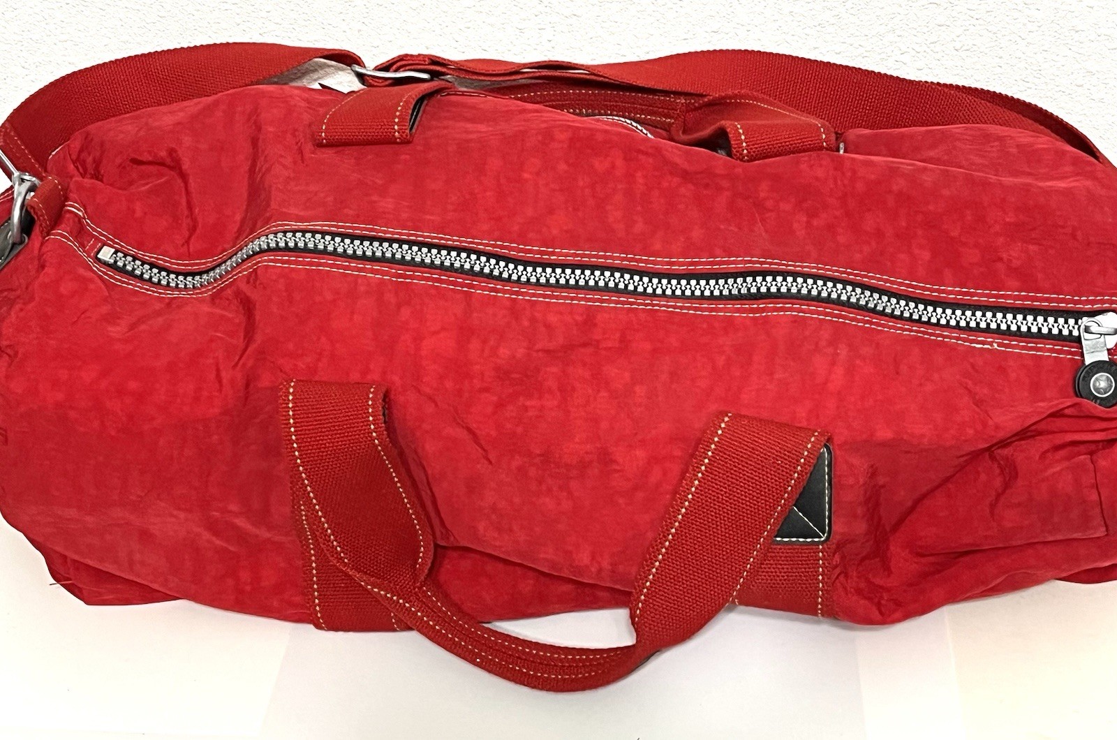 VTG. Kipling Duffle Bag Large Red Nylon Expandable Travel Weekend Zip