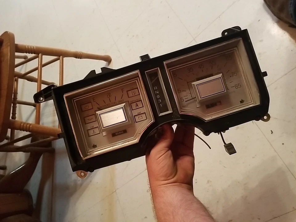 Medidores de cuadro de instrumentos Mercury Grand Marquis 1980-83 OEM usados D9MF-10848-ac Foto 4 de 4