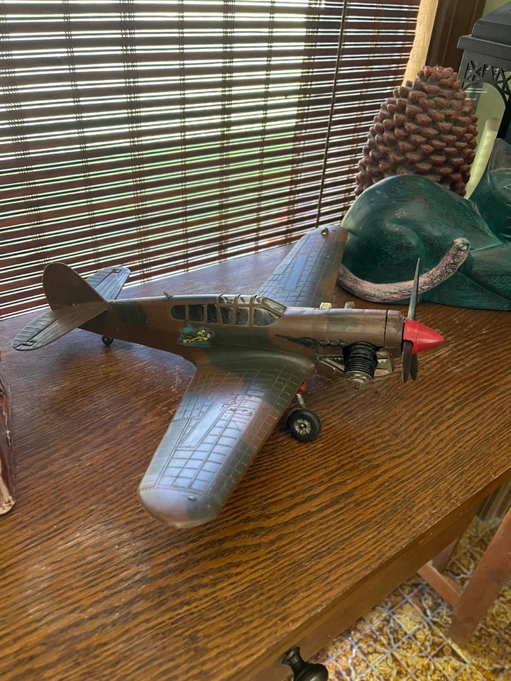 Testors P40 fly'em Model Airplane - Image 2 of 4