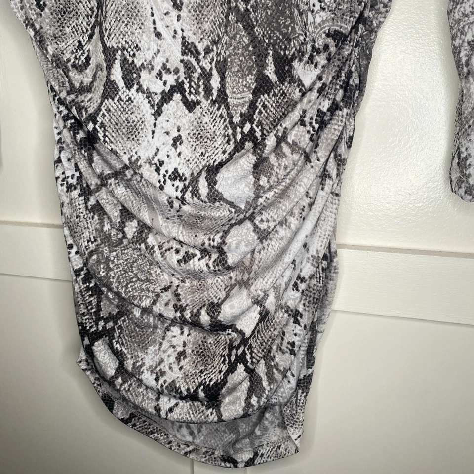 Jennifer Lopez Women's Blouse Size PM 3/4 Sleeve Gray Snakeskin Slimming - Image 2 of 4