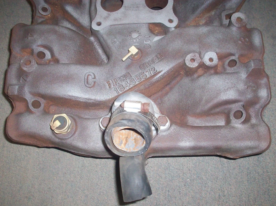 Oldsmobile Olds Toronado Toro 425 1966-66 colector de admisión 387958 usado OEM Foto 2 de 4