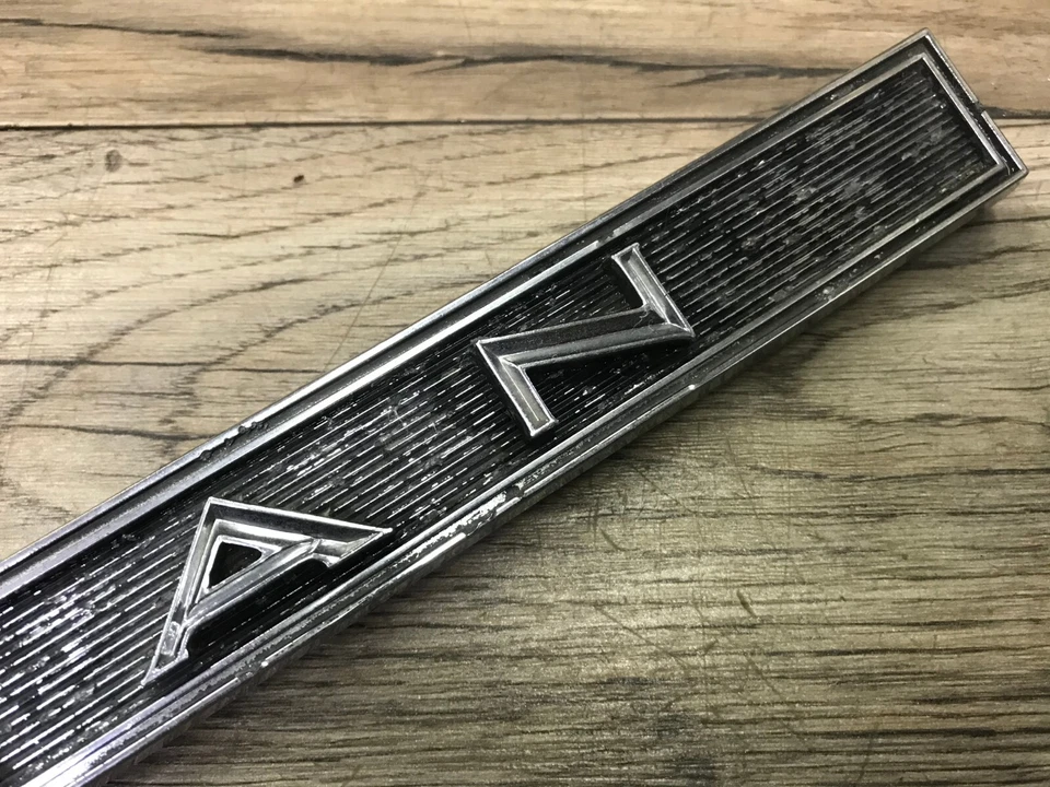 Pontiac Acadian Beaumont 1965 usado OEM panel maletero emblema adorno Foto 4 de 4