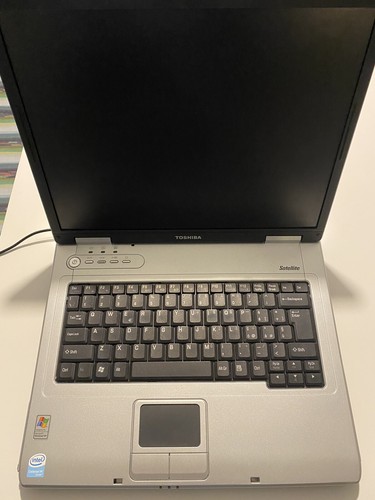 TOSHIBA SATELLITE L20-132 NOTEBOOK PSL2XE-00U02CIT NON FUNZIONANTE COME RICAMBI - Picture 1 of 10