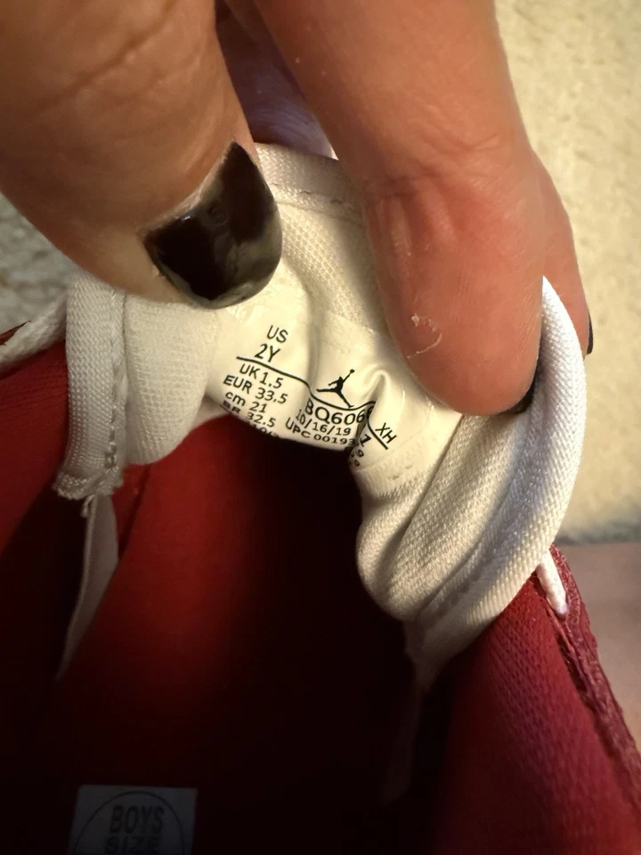 Zapatillas bajas Nike Jordan 1 rojas y blancas. Niños. Talla 2Y. Excelente estado. Foto 2 de 4