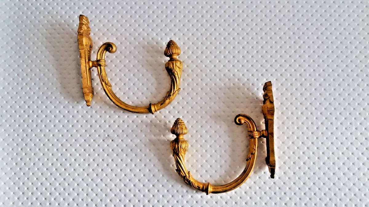 Paire D'anciennes Patères (embrasses) En Bronze Doré - Période XIXe Siècle Ou Avant - Origine France