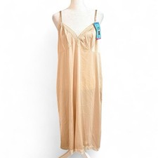 Vanity Fair NWT Plus Size 40 Nude Lace Trim Full Slip Dress XL Anti-Static