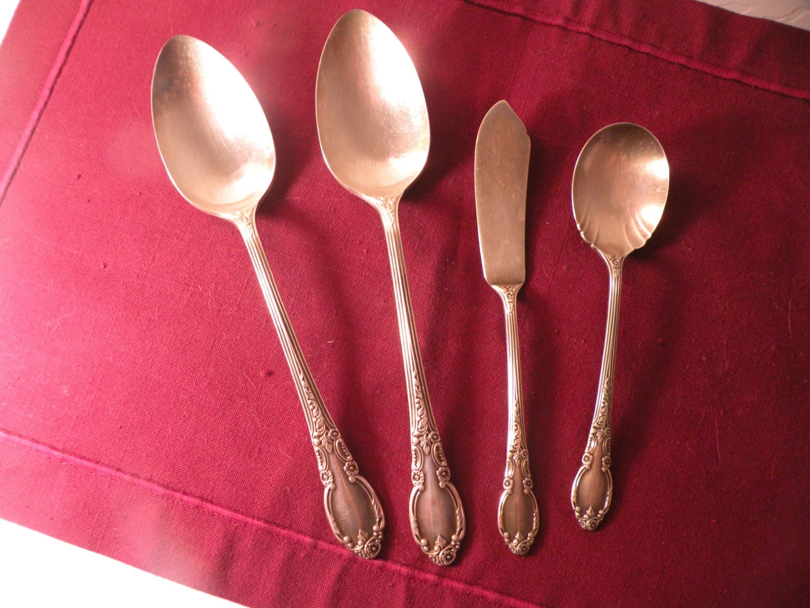 4 Serving Pieces Oneida ENCHANTMENT Londontown Silverplate 1881 Rogers Spoons