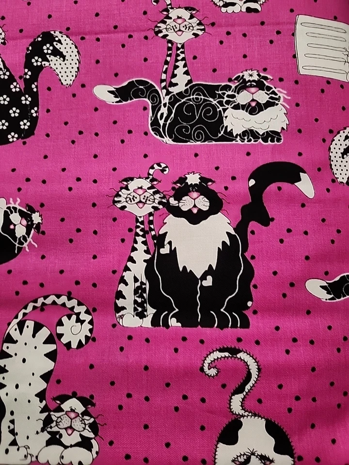 Tela estampada rosa caliente para gatos algodón acolchado artesanías caterwauling Sue Walsh 1/2 yarda Foto 2 de 4