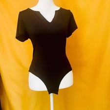 v-neck short sleeve bodysuit medium