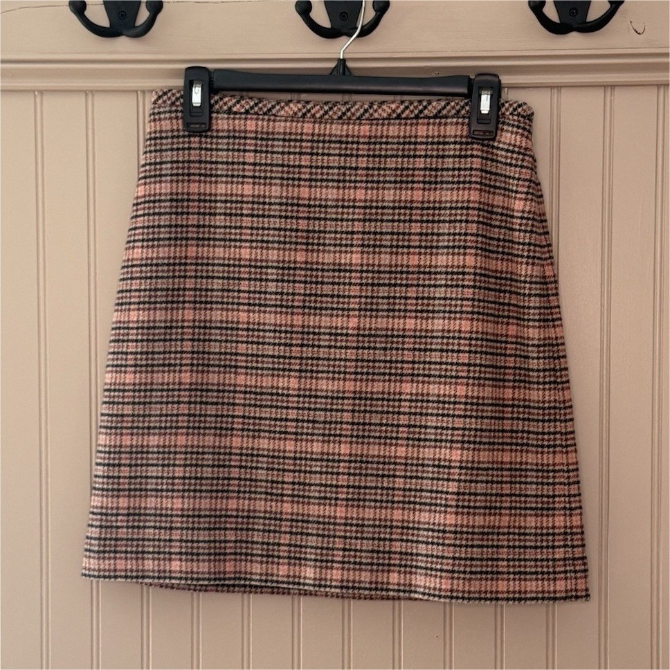 Talbots Pink Plaid Short Straight Skirt Size 4P Petite Black Beige size 4P