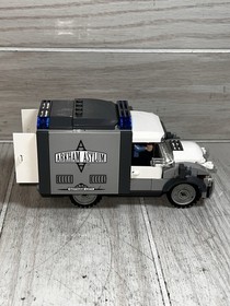 LEGO 10937 Arkham Asylum Transport Truck with Security Guard 