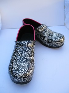 sanita tokidoki clogs