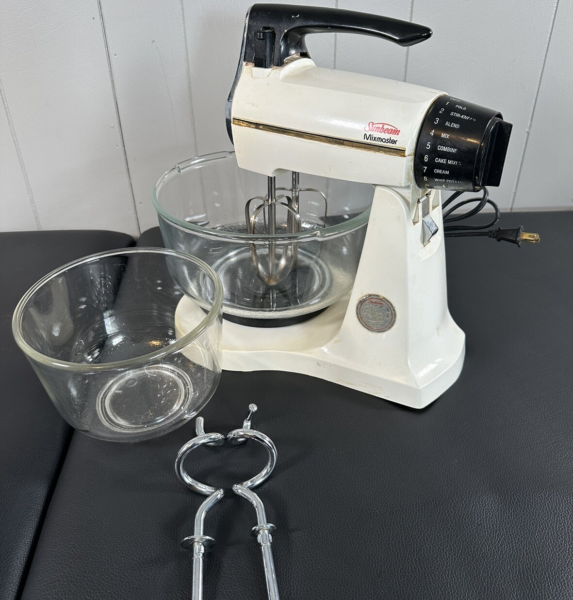 Vintage Sunbeam 2360 Mixmaster 12 Speed Stand Mixer w/ Bowls & Beaters