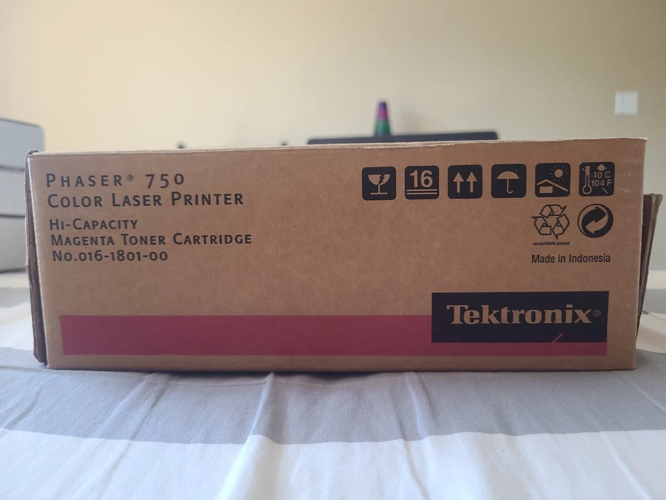Tektronix 016-1801-00 Phaser 750 Hi-Capacity Magenta Toner Cartridge - Image 2 of 3