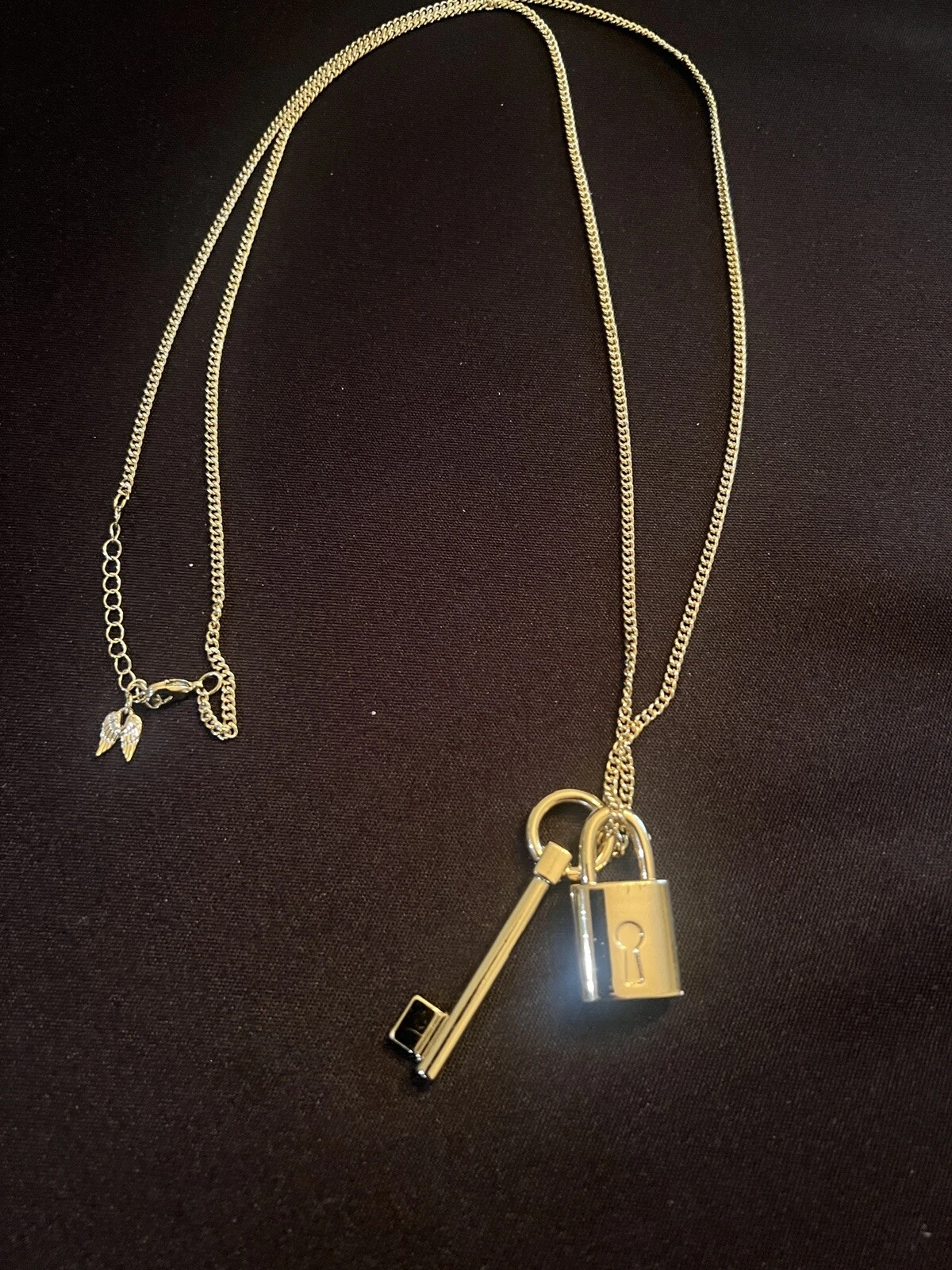UNDERCOVER Victoria Secret Lock and Key Necklace Gold T EUC