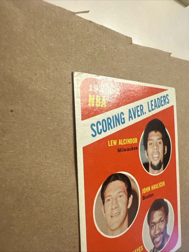 1971-72 Topps - Scoring Avg Leaders #139 Alcindor、Havlicek、Hayes - Corner Wear — 第 3/4 张图片