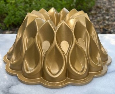Williams Sonoma NordicWare 70th Anniversary Golden Crown Bundt Cake Pan USA