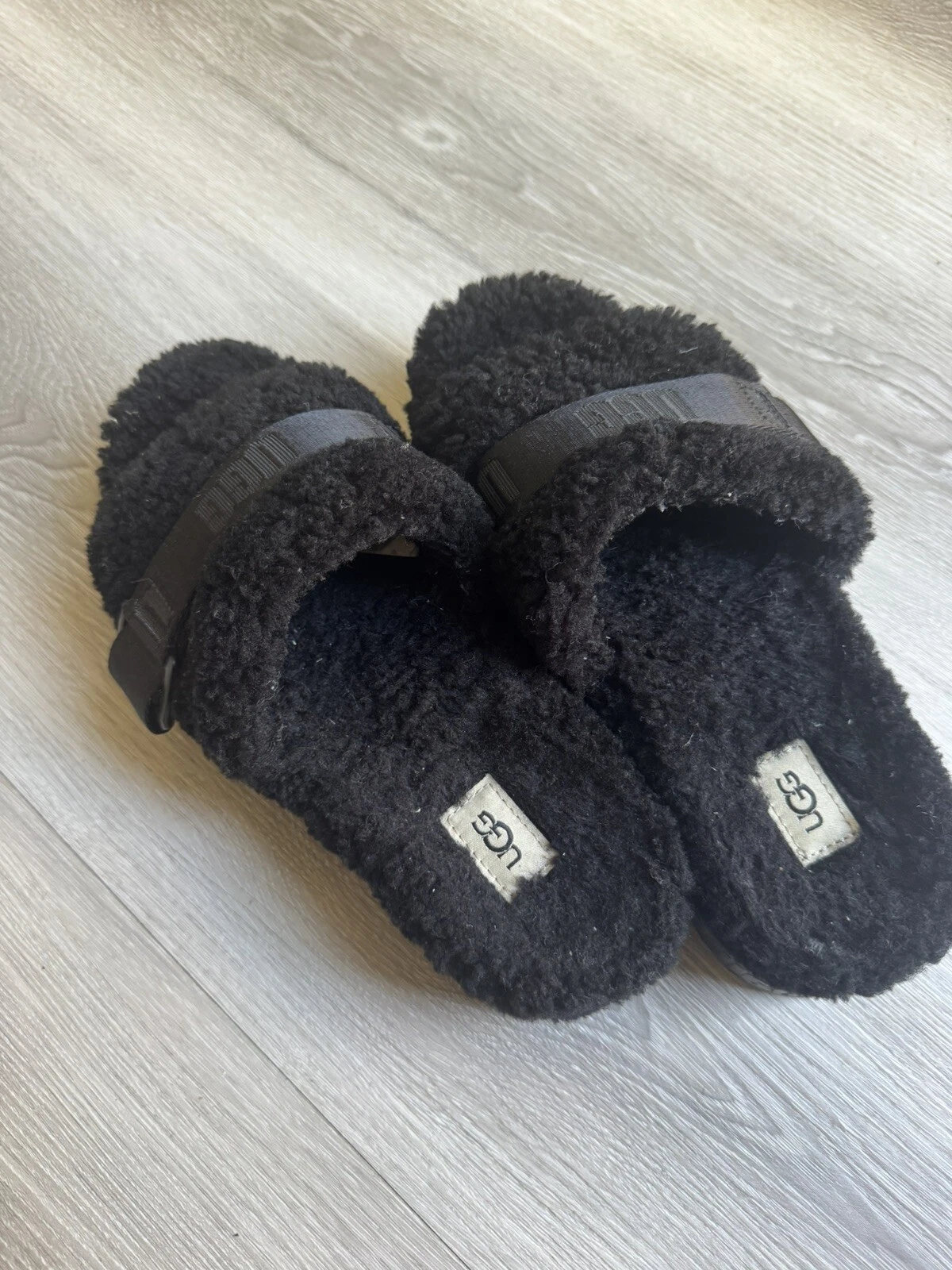 Sandalo UGG nero Fluffita pelle di pecora fluff slide taglia 8
