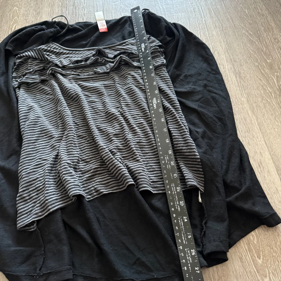 Camiseta sin mangas y cárdigan No Boundaries gris negro a rayas aspecto en capas XL Foto 4 de 4