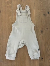 Kyte Baby 12-18 month adorable jumper with adjustable straps
