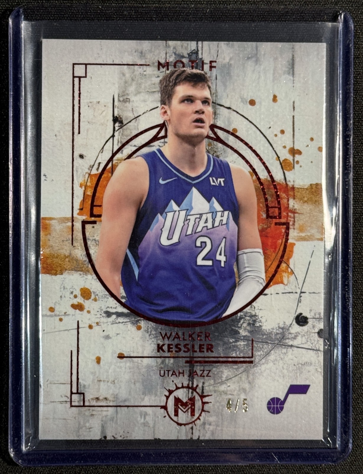 WALKER KESSLER 2025-26 TOPPS MOTIF #52 PYRROL SCARLET RED 4/5 JAZZ