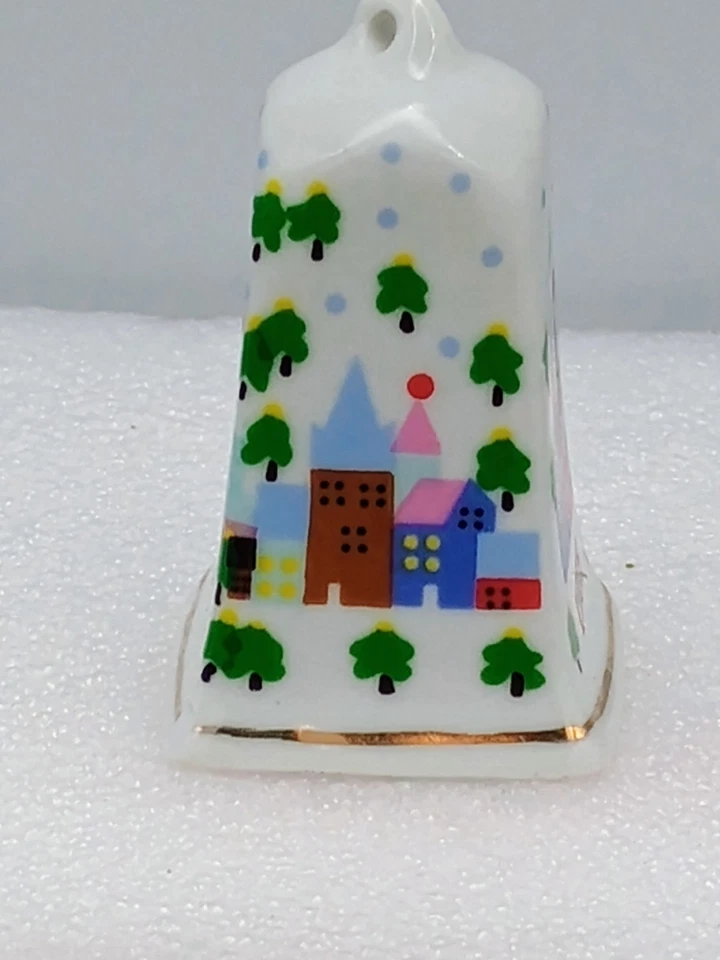 Campana de porcelana blanca vintage LVC 1988 diseño pueblo adorno de Navidad Foto 3 de 4