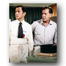 Tony Randall, Jack Klugman Photo 8x10 The Odd Couple TV Show Cooking 1970s