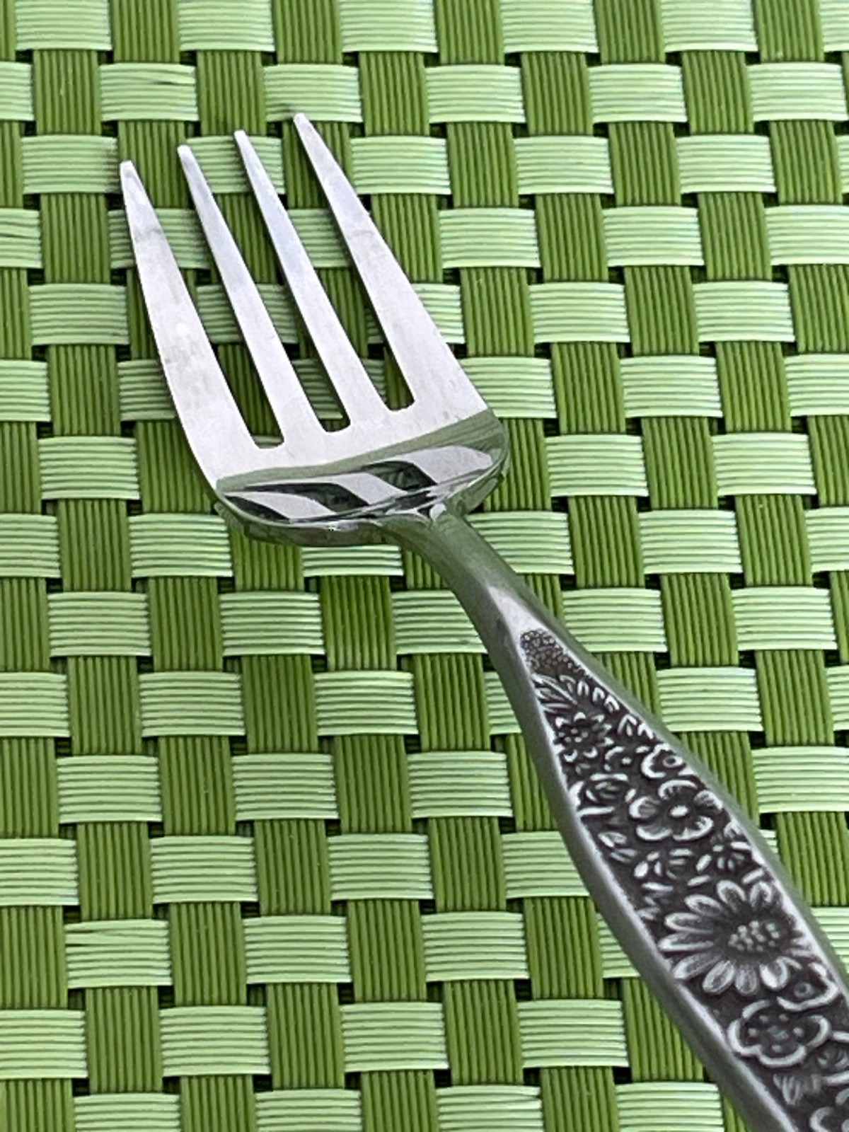 Unknown Mfg UNF6 Stainless 4 Salad Forks Japan Floral Flatware - 6 1/2"