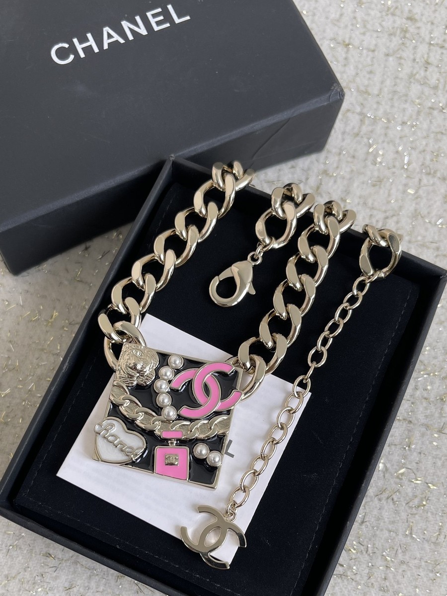 【最上級の輝きを♪】CHANEL | 24C パールネックレス 😍CHANEL Light Gold Hardware Black/Pink Crystal Pearl Inlaid
