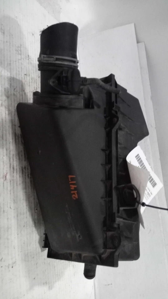 2004 Volkswagen Jetta Air Cleaner Assembly OEM 1J0129607AC Used 2.0L Foto 3 de 4