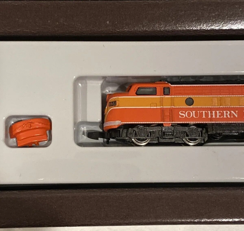 Z Marklin 8809 EMD F7 Southern Pacific Diesel Loco +CC (Tested) + 8640 Caboose - Picture 4 of 4