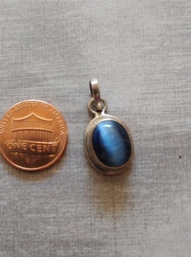 Vintage sterling silver pendant blue cat's eye fib