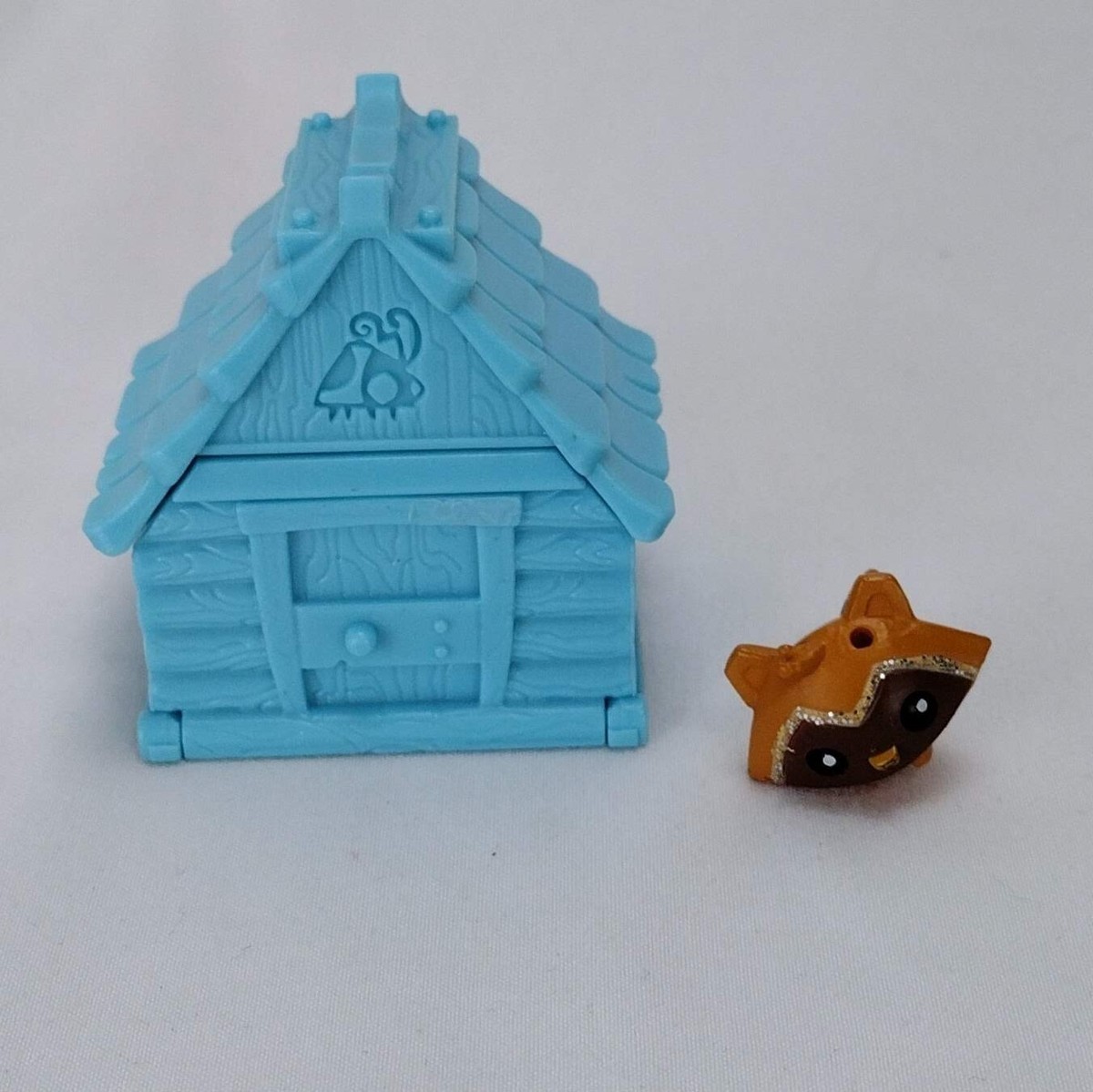 Animal Jam Wildworks Pet House Blue with Raccoon Mini Toy