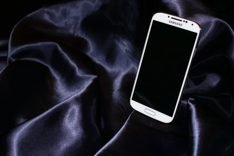 SAMSUNG S4 16GB AT&T Unlocked White Smartphone - Image 2 of 4