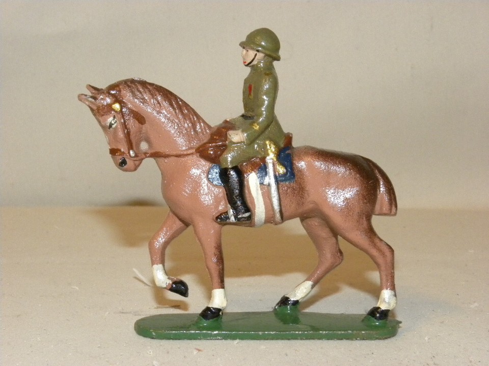 JOUET FIGURINE QUIRALU CAVALERIE OFFICIER D'ETAT MAJOR EN CASQUE ET