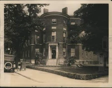 1922 Press Photo Outside of Octagon House, Washington, D.C. - pix14482