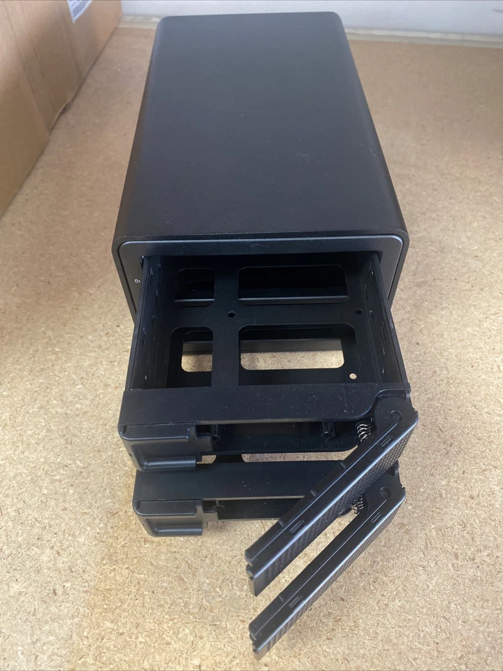 ORICO 3529RUS3 Aluminum 2 Bay USB3.0/eSATA External 3.5'' RAID SATA Hard Drive - Image 4 of 4