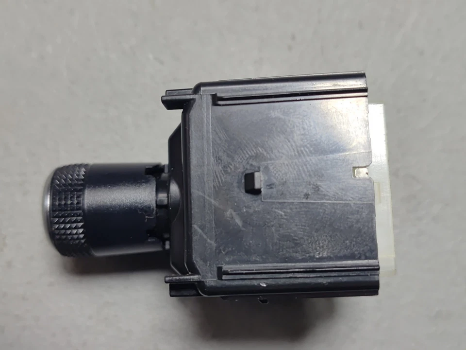 INTERRUPTOR DE CONTROL DEL ESPEJO RETROVISOR EXTERIOR PUERTA DEL LADO DEL CONDUCTOR DELANTERO TOYOTA CAMRY 2018-2020 OEM Foto 3 de 4