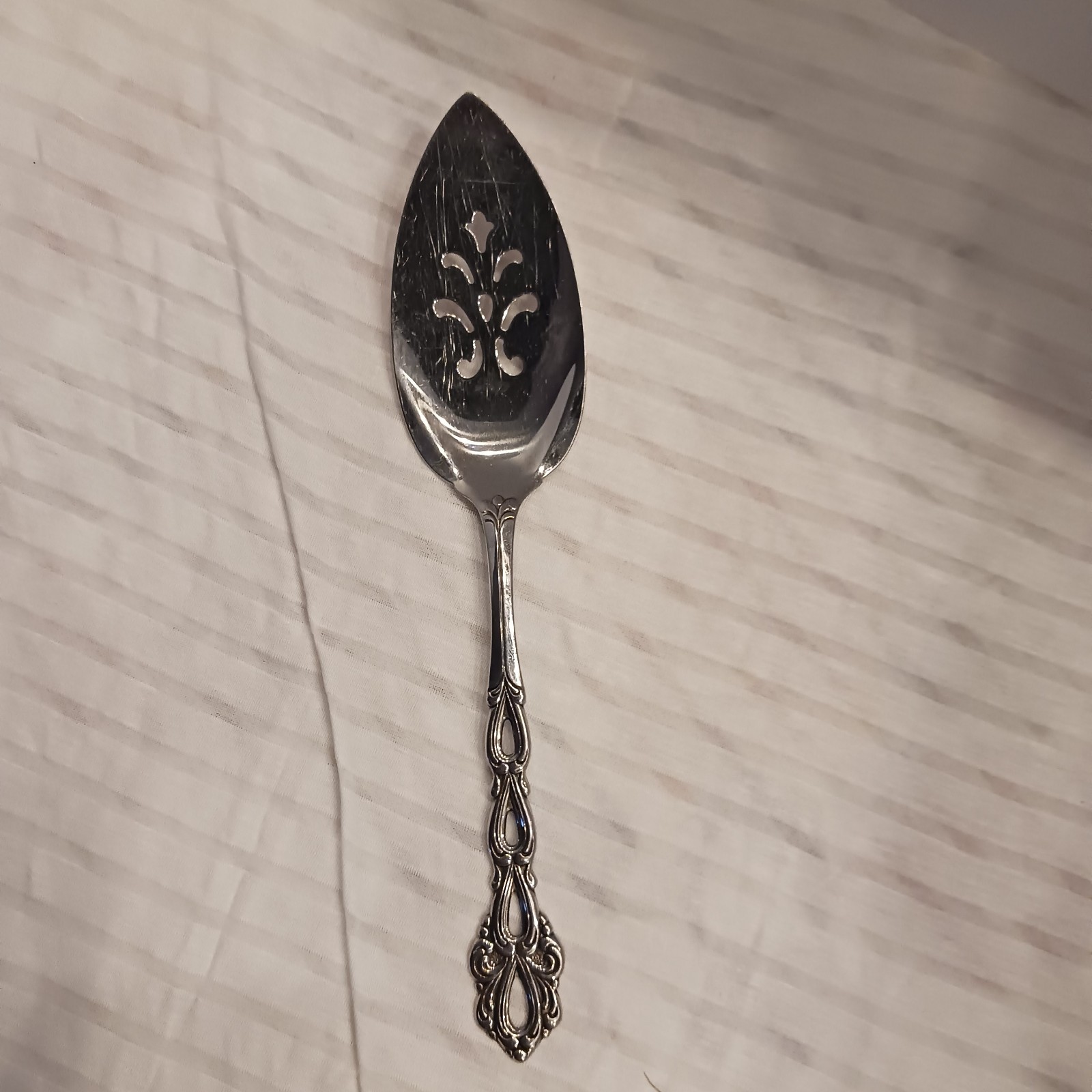 Oneida CHANDELIER Pierced Pie Cake Server 9 5/8" Stainles 21 Flatware Silverware