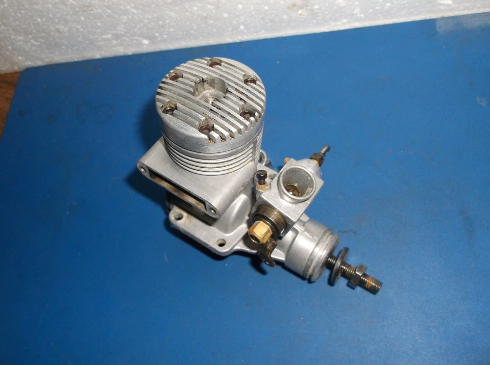 K&B .61  Two 2 Stroke Nitro RC Remote Control Airplane Engine (nice condition) - Image 3 of 4