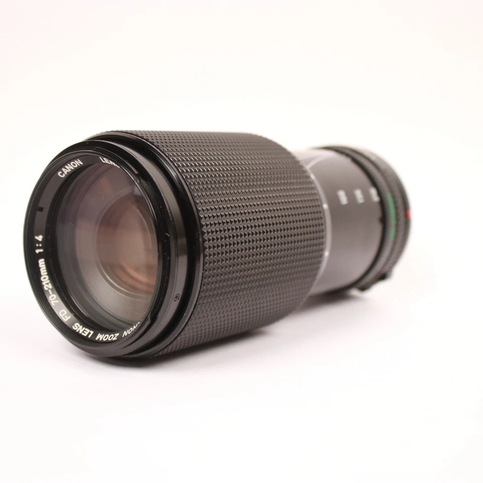 Canon FD 70–210mm f/4 Macro Zoom Lens With Both Caps - Image 2 of 4