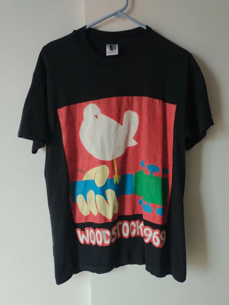 T shop shirt woodstock
