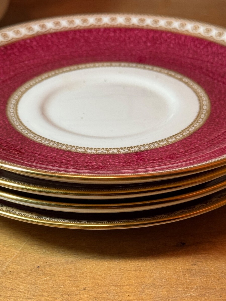 Wedgwood Ulander Powder Ruby w Gold, 6.5