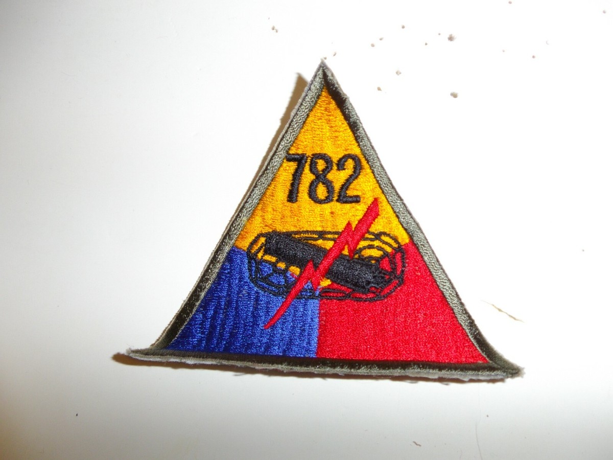 e4671 WW2 US Army Armored 782 Tank Battalion Triangle patch