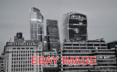 FOTO STADT LONDON STADT SKYLINE DOMINIERT VON DIESEN DREI HOHEN GEBÄUDEN ALLE B