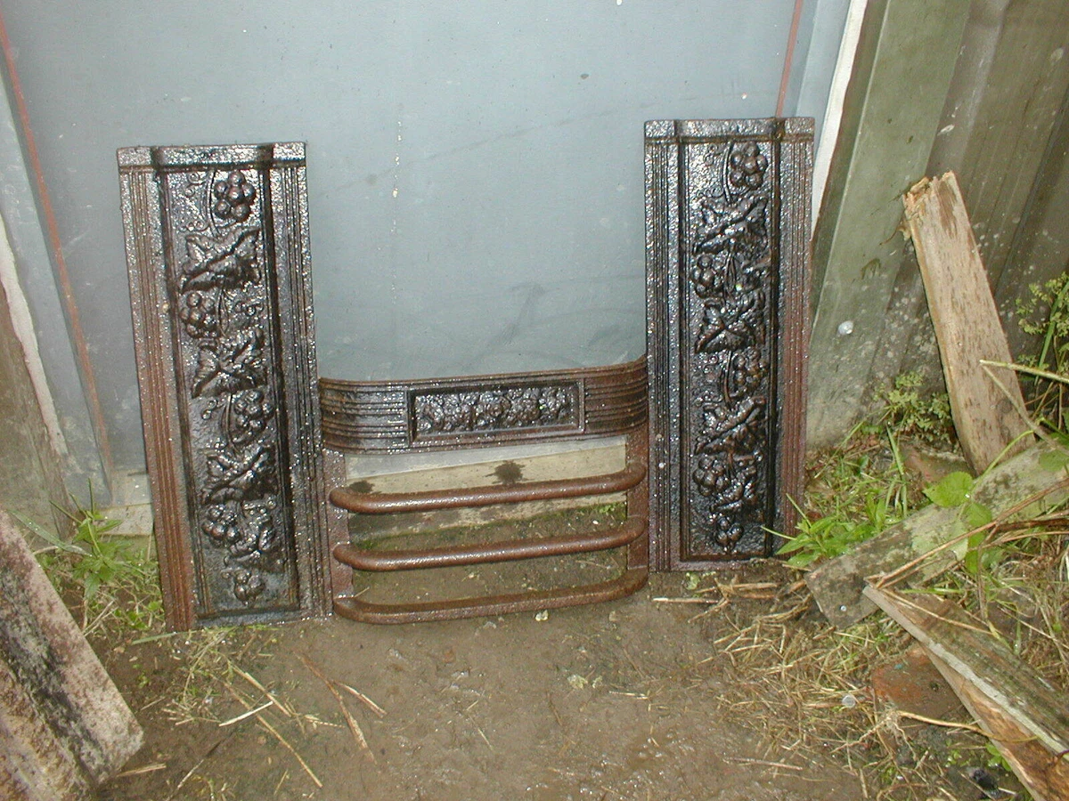 Genuine ANTIQUE small cast iron fireplace insert with side decorative  pieces | eBay