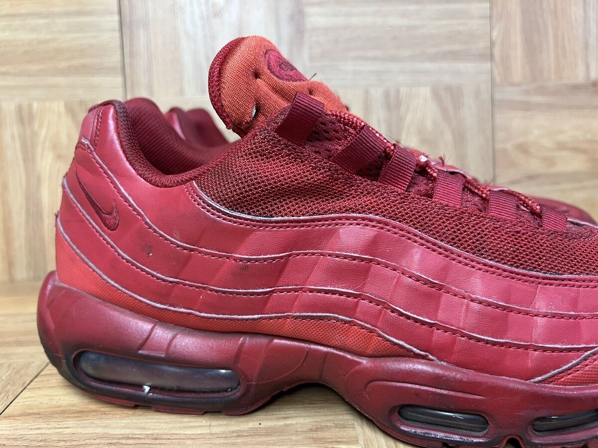RARE🔥 Sz 11 - Nike Air Max 95 Triple Red Men's Sneakers RARE🔥 Sz 11 - Nike Air Max 95 Triple Red Men's Sneakers