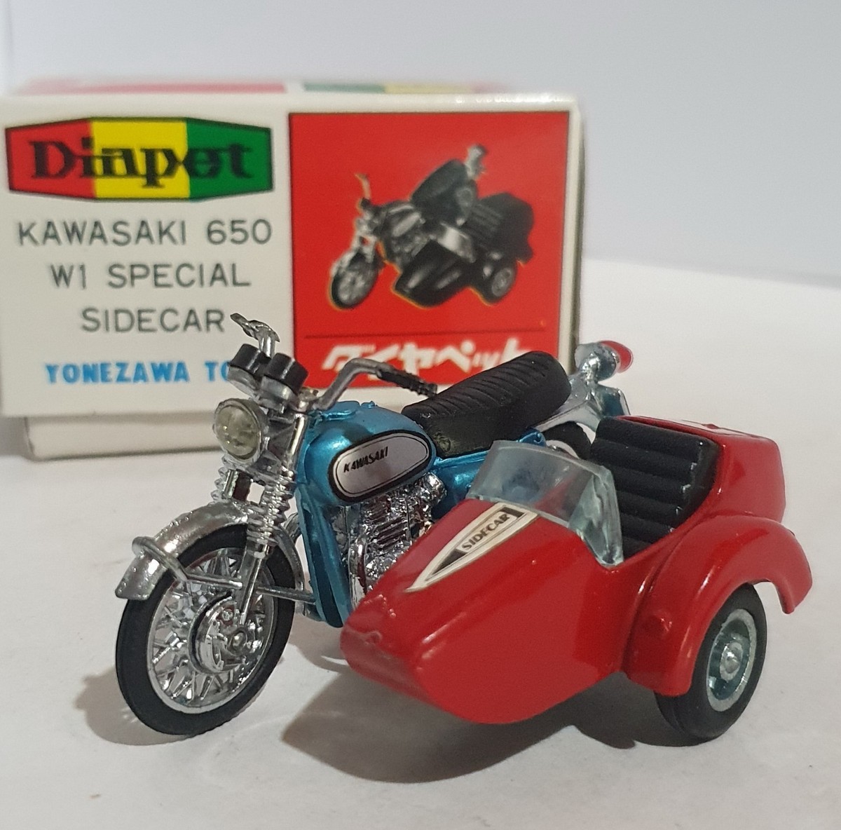 Kawasaki 650W1 Special Sidecar 168 Yonezawa 1/30 scale