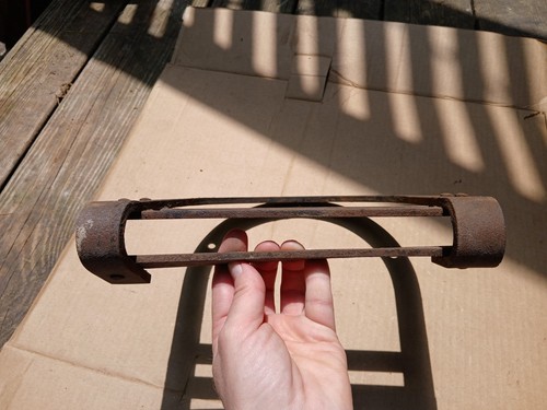 Antique Old Horseshoe U Shaped Cast Iron Barn Door Roller Hanger USA - Picture 3 of 4